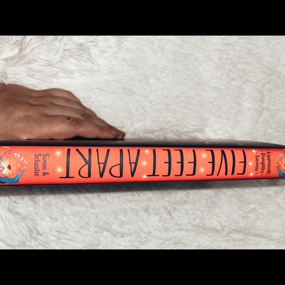 🆕🎉NWOT Five Feet Apart Hardcover Book - Picture 4 of 7